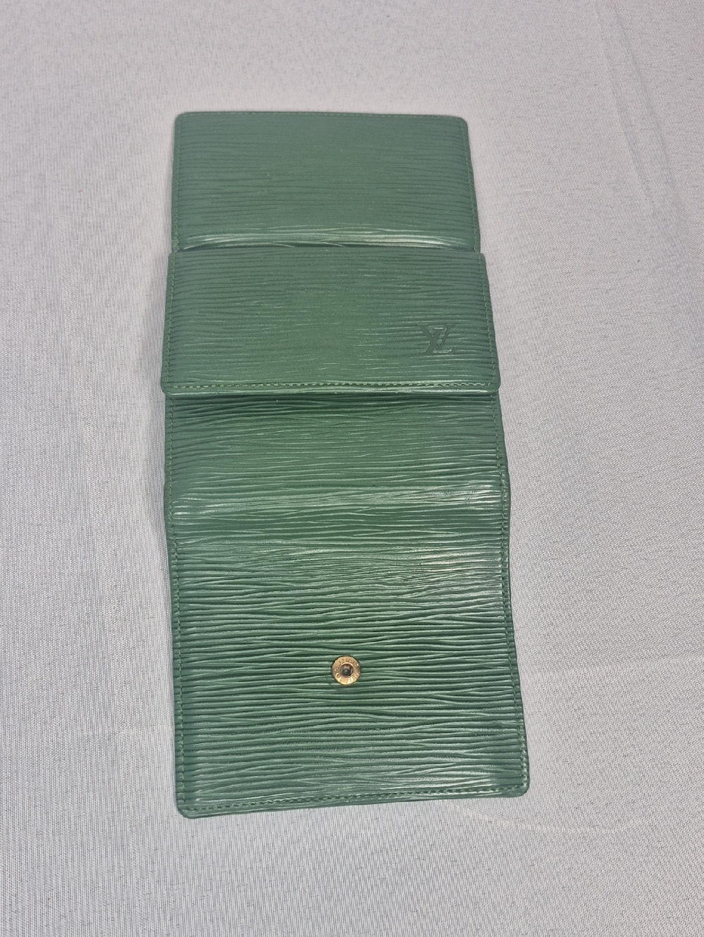 Louis Vuitton EPI Green Trifold Wallet - Picture 6 of 17